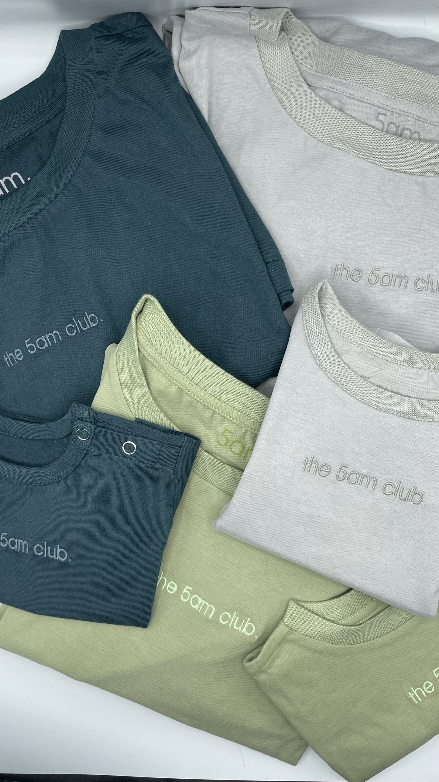 5am tee | mama | charcoal